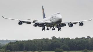 A Lufthansa Boeing 474