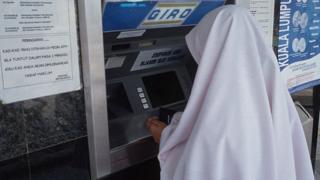 Dubartii baankii keessaa qarshii baasaa jirtu