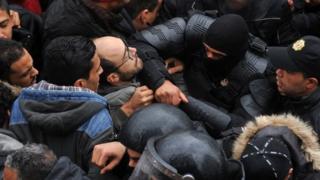 Imyiyerekano yadutse mu duce twinshi two muri Tunisia harimwo n'umugwa mukuru Tunis