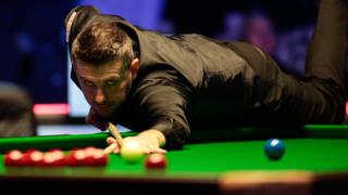 Mark Selby in action