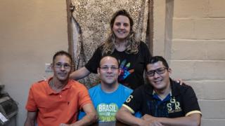 Neste ano, Joyce Simões 'adotou' os venezuelanos Hector Antuare (à esq.), Teoscar Ramon Mata e Luis Nelson Baena
