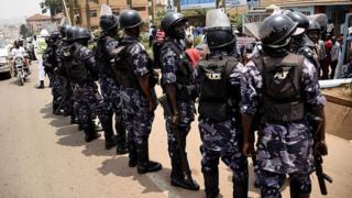Une photo d'archives de policiers ougandais