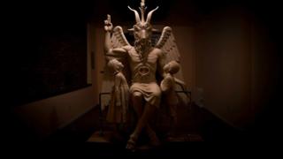 Foto de estátua de Baphomet