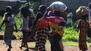 Ndị ọrụ enyemaka si na ha ruru puku iri atọ na puku atọ si Kamerun gbata Naijirịa