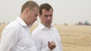 Леонид Маркелов и Дмитрий Медведев в поле