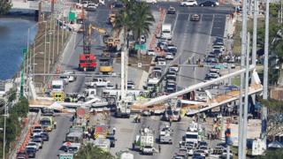 Cầu đi bộ sập ở trường Đại học Quốc tế Florida ở Miami