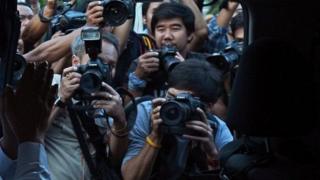 นักข่าวถ่ายภาพ
