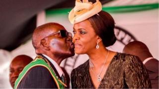 Robert Mugabo n'umupfasoni wiwe Grace Mugabe