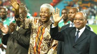 La fondation Nelson Mandela a elle aussi condamné cette peinture, la qualifiant de "désagréable".