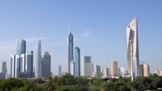 السلطات الكويتية تقول إنها تحقق مع المقبوض عليهم "للتعرف على الذين ساعدوهم على الاختباء في الكويت".