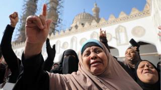 Des milliers de personnes ont manifesté devant la mosquée Al-Azhar