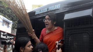 পশ্চিমবঙ্গে দেড় থেকে দুই কোটি অবৈধ বিদেশি আছে বলে দাবি বিজেপি নেত্রী লকেট চ্যাটার্জির
