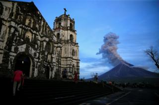 A view of Mount Mayon volcano. as it erupted, from Our Lady of the Gate Parish church in Daraga, Albay province, south of Manila, Philippines, 25 January 2018.