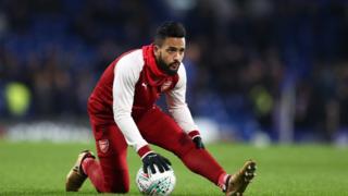 Walcott, mai shekara 28, shi ne na biyu da kungiyar ta saya a kasuwar sayen yan wasa da aka bude a watan Janairu