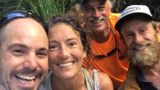 Amanda y los voluntarios.