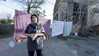 Əcəbnaz Mamedova üçüncü dəfə evsiz qalmaq ehtimalına görə narahatdır. Hadisələri xatırladıqca, növbəti dəfə eyni şeylərin təkrarlanmağından qorxur.