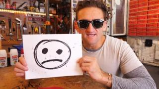 Casey Neistat em vídeo em seu canal no YouTube