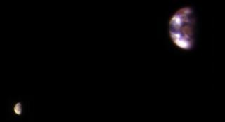 La foto de la tierra y la luna.