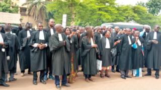 Les avocats dénoncent les "dysfonctionnements" causés par les grèves à répétition dans le secteur judiciaire.