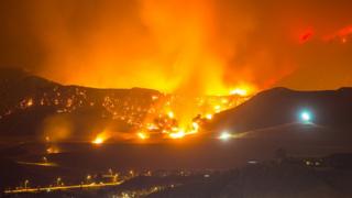 Incêndio em Santa Clarita, na Califórnia
