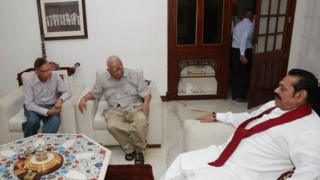 இலங்கை அரசியல் சர்ச்சை: ராஜபக்ஷவுடன் தமிழ்த் தேசிய கூட்டமைப்பு பேச்சுவார்த்தை