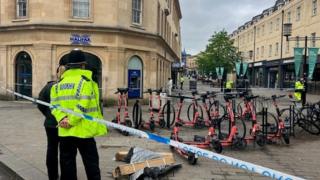 Bath murder inquiry: Three arrested over man's death - BBC News