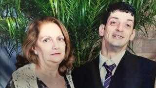Leo da Água com sua mãe