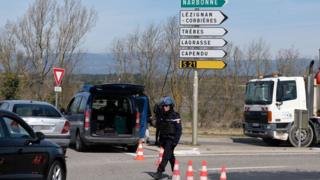 Operativo policial en las inmediaciones de Trèbes.