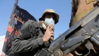 فرد من أفراد قوات الحشد الشعبي