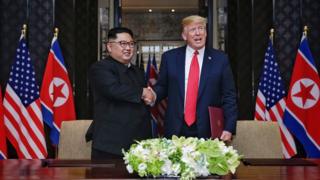 2018년 6월 싱가포르에서 열린 1차 북미정상회담에서 처음 만난 두 정상