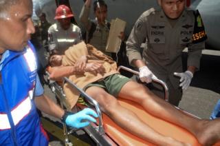 Seorang penyintas peristiwa Nduga yang dievakuasi aparat.