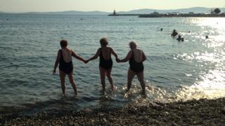 Three funne in the sea