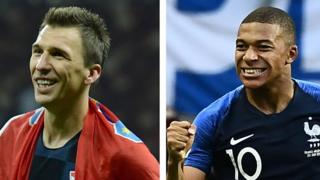 Mario Mandzukic ve Kylian Mbappe kutlama yaparken.