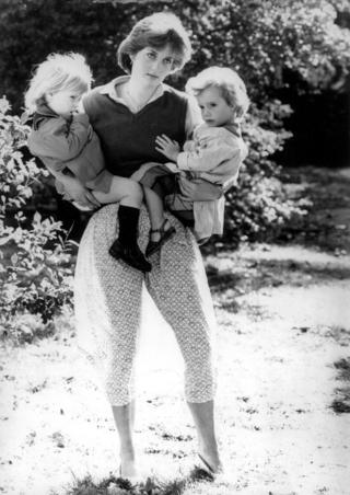 In pictures: The life of Diana, Princess of Wales - BBC News