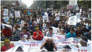 বাংলাদেশে প্রথম শ্রেণীর সরকারি চাকরিতে কোটা প্রথার সংস্কারের দাবিতে সম্প্রতি আন্দোলন বিক্ষোভ করেন বিভিন্ন প্রতিষ্ঠানের শিক্ষার্থীরা।