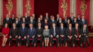 Dün akşam Londra'da bir araya gelen liderler, Buckingham Sarayı'nda Kraliçe 2. Elizabeth ile toplu fotoğraf çektirdi