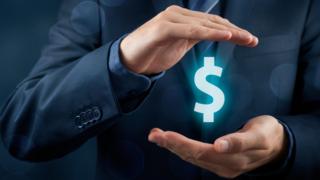 Manos con signo dólar