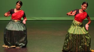 Bailarinas en India.