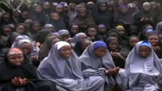 ځینې تښتول شوې نجونې له تښتول کېدا لږ وروسته د ۲۰۱۴ کال مې میاشت کې په یوه وېډیو کې وښودل شوې