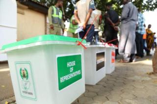 Les nigérians dans l'attente des résultats des élections présidentielles
