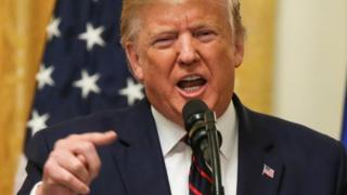 El presidente Donald Trump responde a los periodistas durante una rueda de prensa en la Casa Blanca