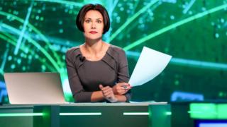 Ukraine war: Protester exposes cracks in Kremlin's war message - BBC News
