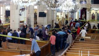 يعيد التفجيران جدلا كان قد انطلق عقب تفجير مشابه طال كنيسة البطرسية في ديسمبر/ كانون الأول من العام الماضي