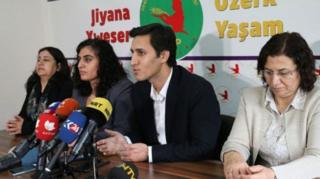Demokratik Bölgeler Partisi (BDP) Eş Başkanı Kamuran Yüksek (ortada)