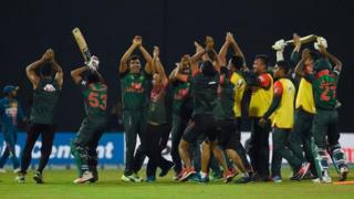 শুক্রবার ম্যাচের পর বাংলাদেশ দলের বিজয় নৃত্য