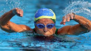 Nora Ronai swimming
