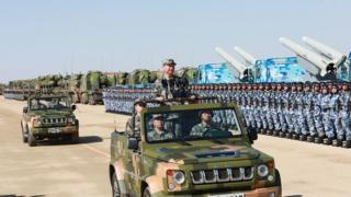 7月30日上午,中國人民解放軍建軍90週年閲兵在朱日和聯合訓練基地舉行。