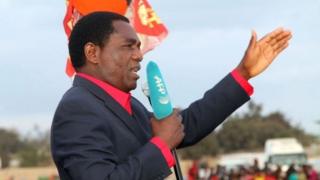 Mwanasiasa wa Upinzani Zambia, Bw Hakainde Hichilema akihutubu katika mkutano wa upinzani nchini humo
