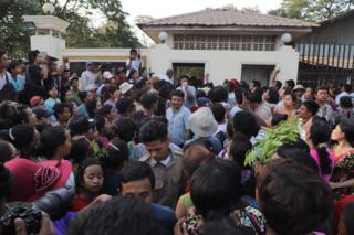 ၂၀၁၉ ခုနှစ်အတွင်း သမ္မတဦးဝင်းမြင့်က အကျဉ်းသူအကျဉ်းသား ၂ သောင်းကျော်ကို လွတ်ငြိမ်းသက်သာခွင့် ပေးခဲ့ပါတယ်။