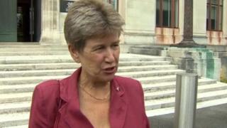 Jane Hutt, Gweinidog Cyllid a Busnes Llywodraeth Cymru.